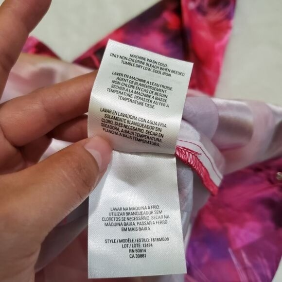 T Tahari Womens blouse Driya Pink Satin Printed Workwear Size XL snap button new - Picture 10 of 16